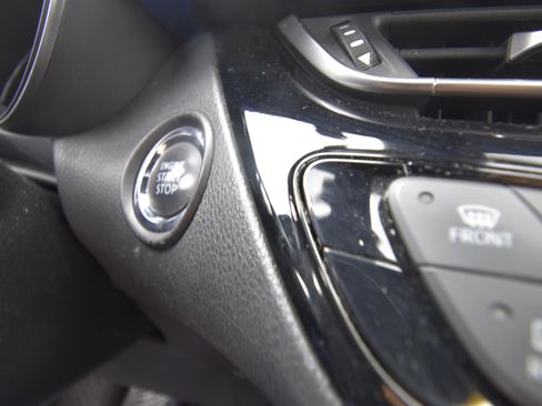 Used 2021 Toyota C-HR XLE FWD image 14