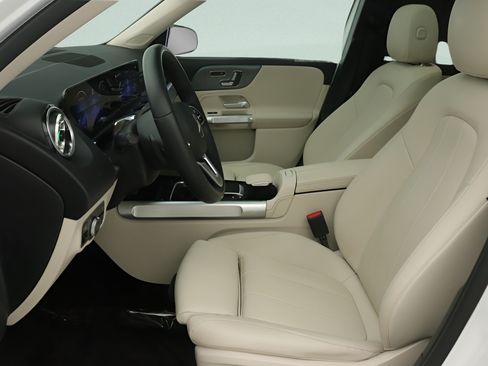Used 2023 Mercedes-Benz GLB 250 4MATIC image 29