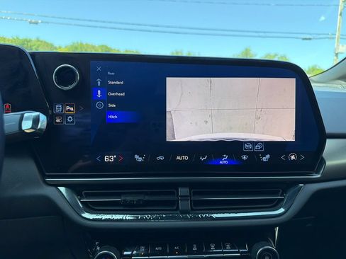 Used 2024 Chevrolet Equinox EV RS FWD image 37