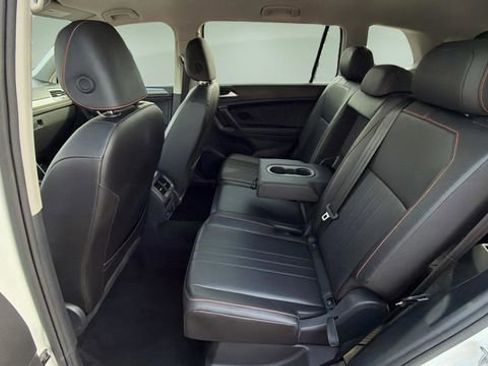 Used 2024 Volkswagen Tiguan SE image 20