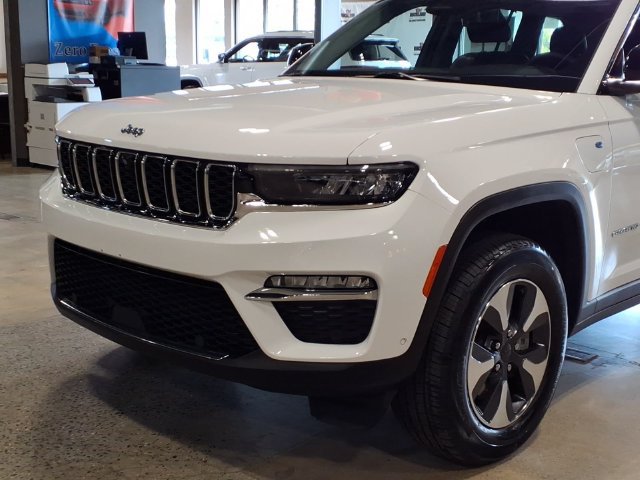 Used 2023 Jeep Grand Cherokee 4WD 4xe w/ Luxury Tech Group II image 9