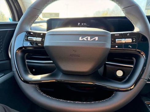 New 2026 Kia Sorento S w/ S Panoramic Sunroof Package FWD image 17