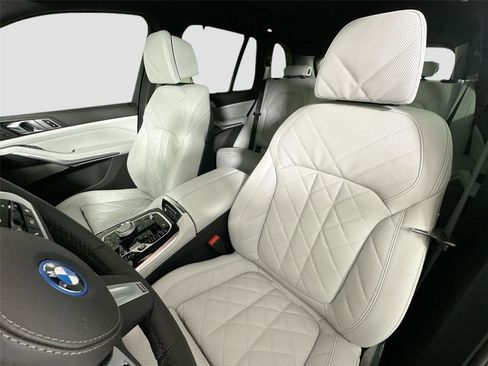 New 2026 BMW X5 xDrive50e w/ Executive Package AWD/4WD image 22