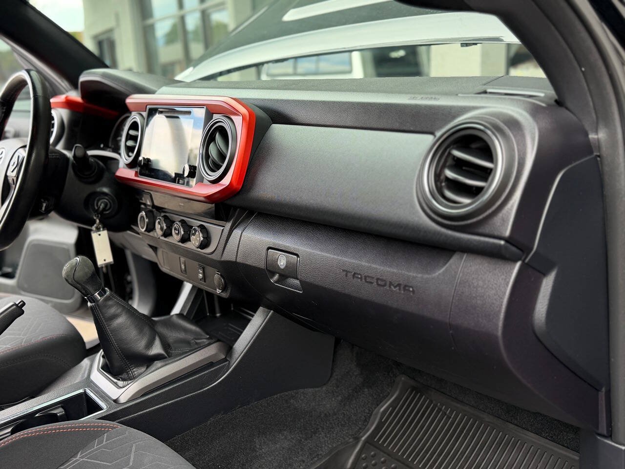 Used 2017 Toyota Tacoma TRD Sport w/ Tow Package AWD/4WD image 44