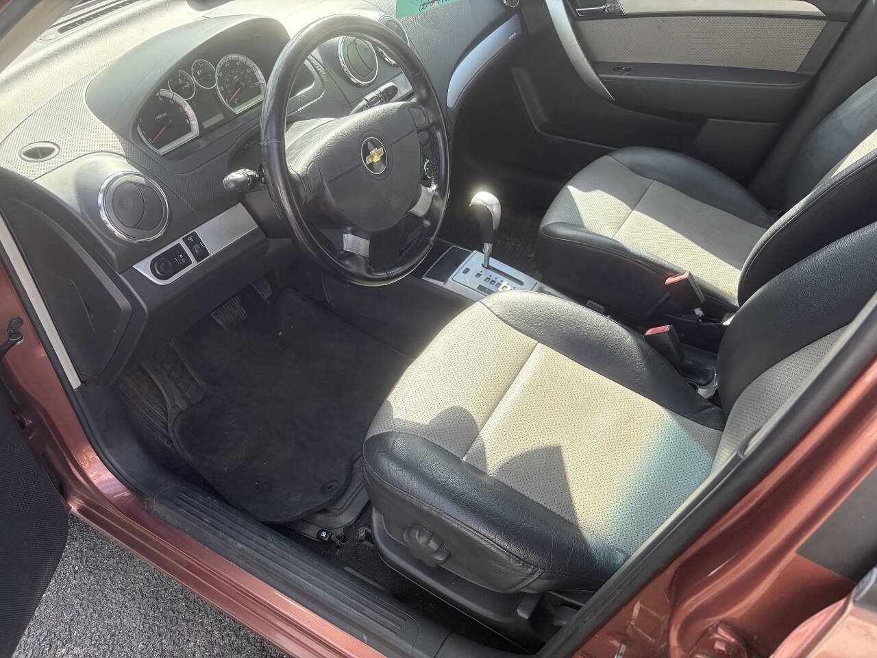 Used 2011 Chevrolet Aveo5 LT FWD image 9