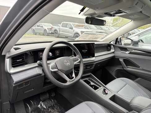 New 2026 Volkswagen Tiguan SE AWD/4WD image 9