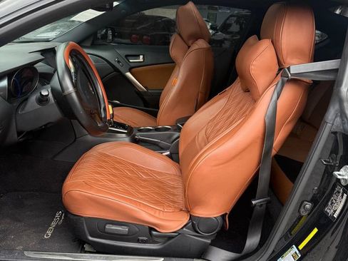 Used 2013 Hyundai Genesis 3.8 RWD image 2