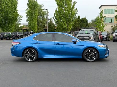 Used 2018 Toyota Camry XSE FWD image 2