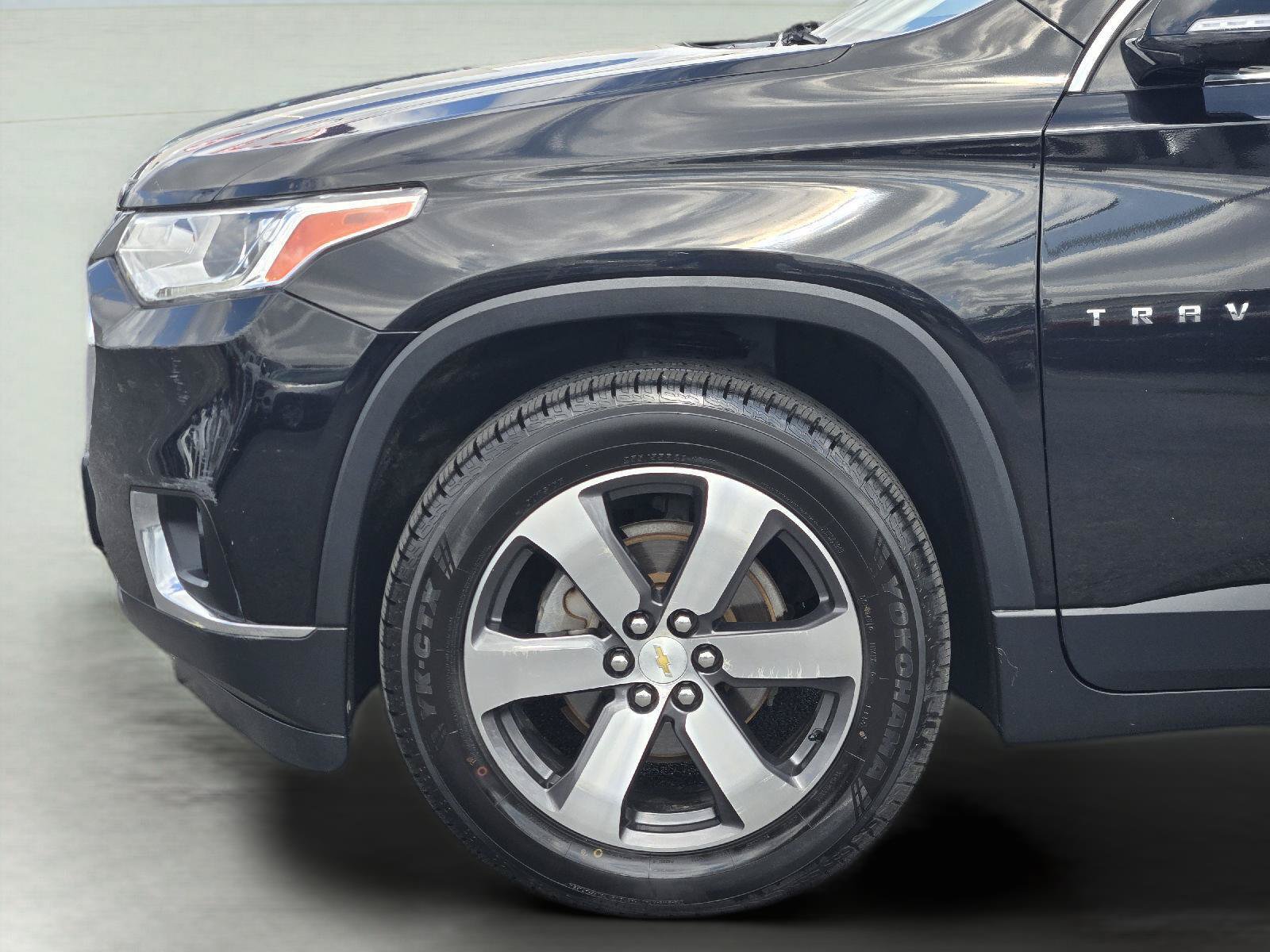 Used 2019 Chevrolet Traverse LT w/ LT Premium Package FWD image 9