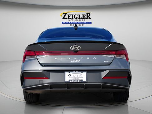 Certified 2025 Hyundai Elantra SEL FWD image 6
