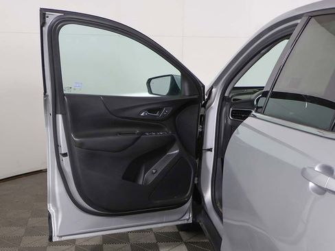 Used 2020 Chevrolet Equinox LT w/ Driver Convenience Package image 17