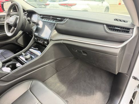Used 2023 Jeep Grand Cherokee L Limited w/ Luxury Tech Group II AWD/4WD image 9