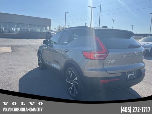 Used 2022 Volvo XC40 T5 R-Design w/ Advanced Package image 7