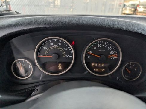 Used 2016 Jeep Wrangler Unlimited Sahara image 13