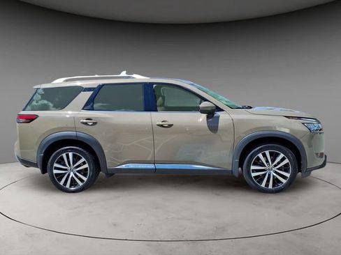 Certified 2023 Nissan Pathfinder Platinum AWD/4WD image 11