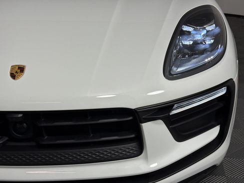 Certified 2024 Porsche Macan AWD/4WD image 12