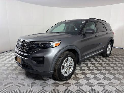 Certified 2022 Ford Explorer XLT AWD/4WD image 3