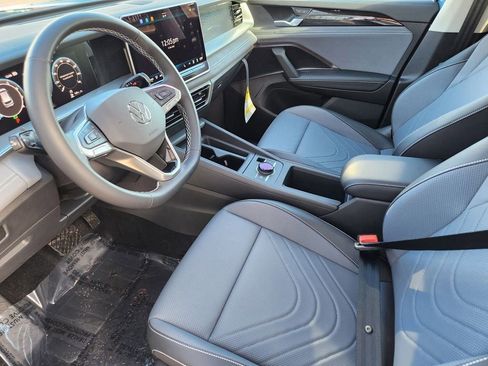 New 2026 Volkswagen Tiguan SE image 7