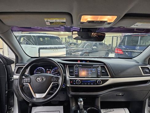 Used 2019 Toyota Highlander XLE FWD image 30