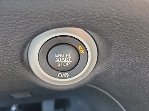 Used 2022 Chrysler Pacifica Pinnacle FWD image 23