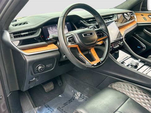 Used 2022 Jeep Grand Cherokee Summit image 9