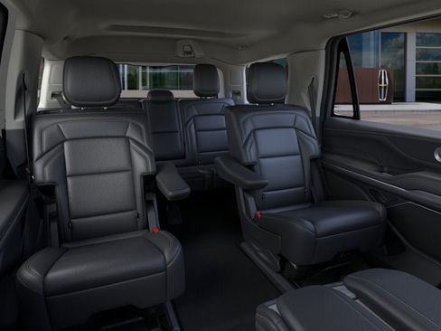 New 2026 Lincoln Navigator Premiere AWD/4WD image 11