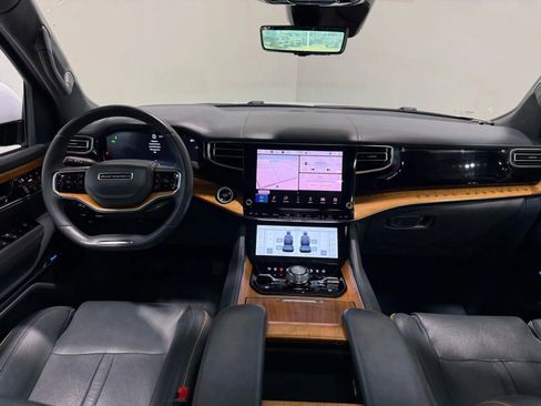 Used 2022 Jeep Grand Wagoneer Series II w/ Premium Group II image 15