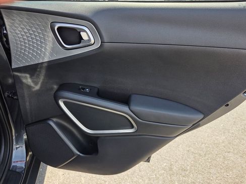 Used 2023 Kia Soul LX w/ LX Technology Package image 30