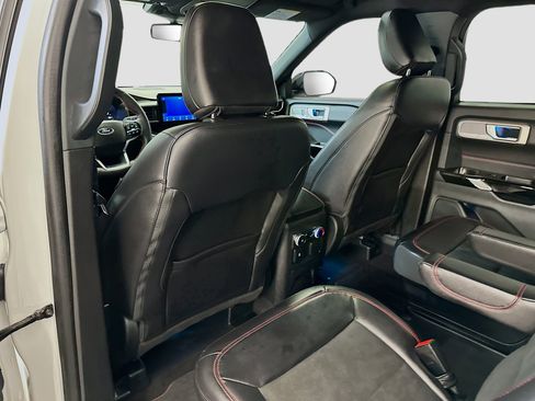 Used 2023 Ford Explorer ST-Line w/ Class IV Trailer Tow Package image 29