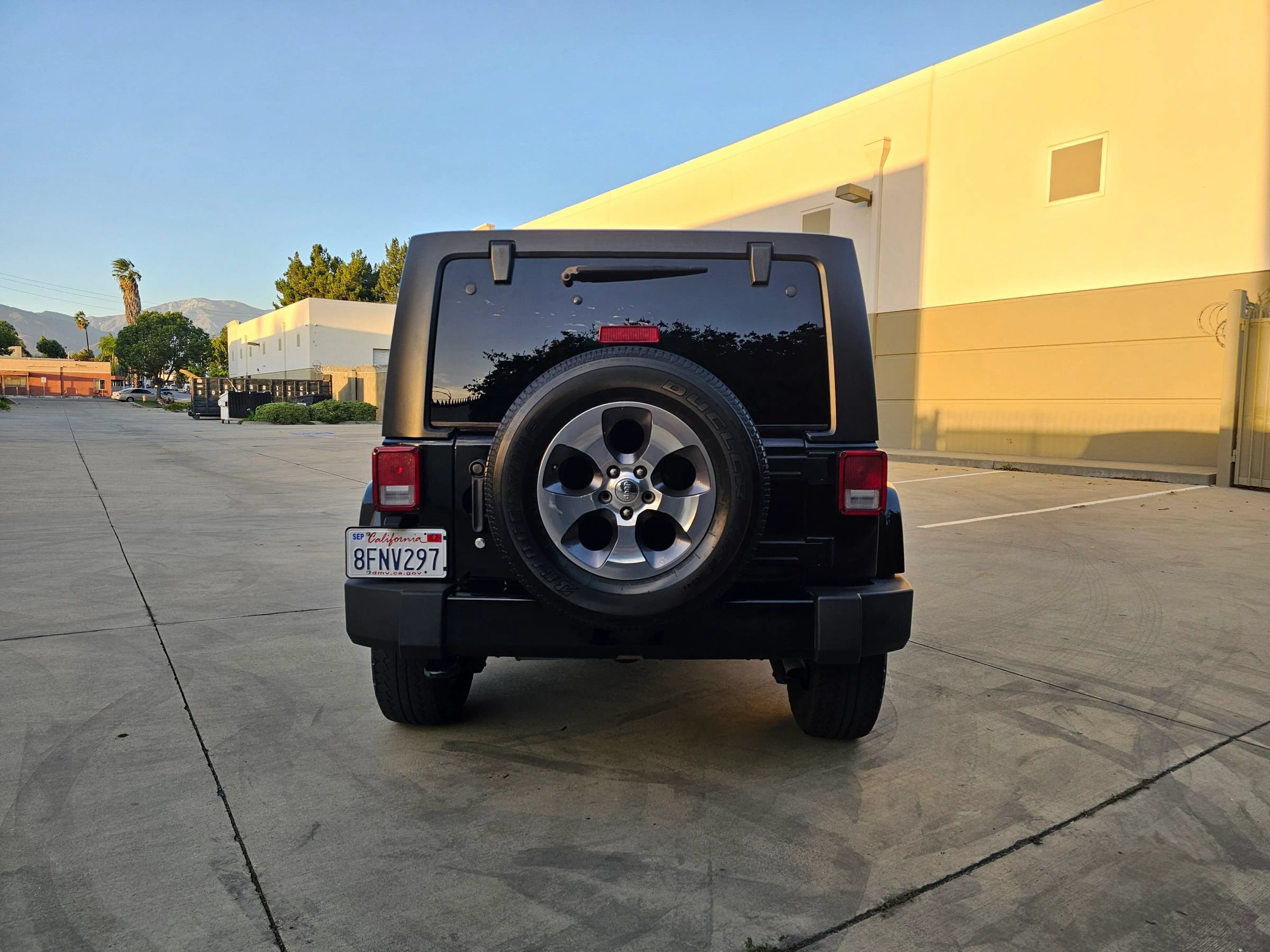 Used 2018 Jeep Wrangler Unlimited Sahara w/ Connectivity Group AWD/4WD image 6