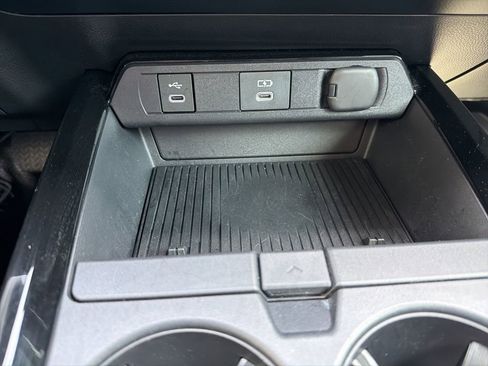 Used 2023 Toyota Prius XLE FWD image 61