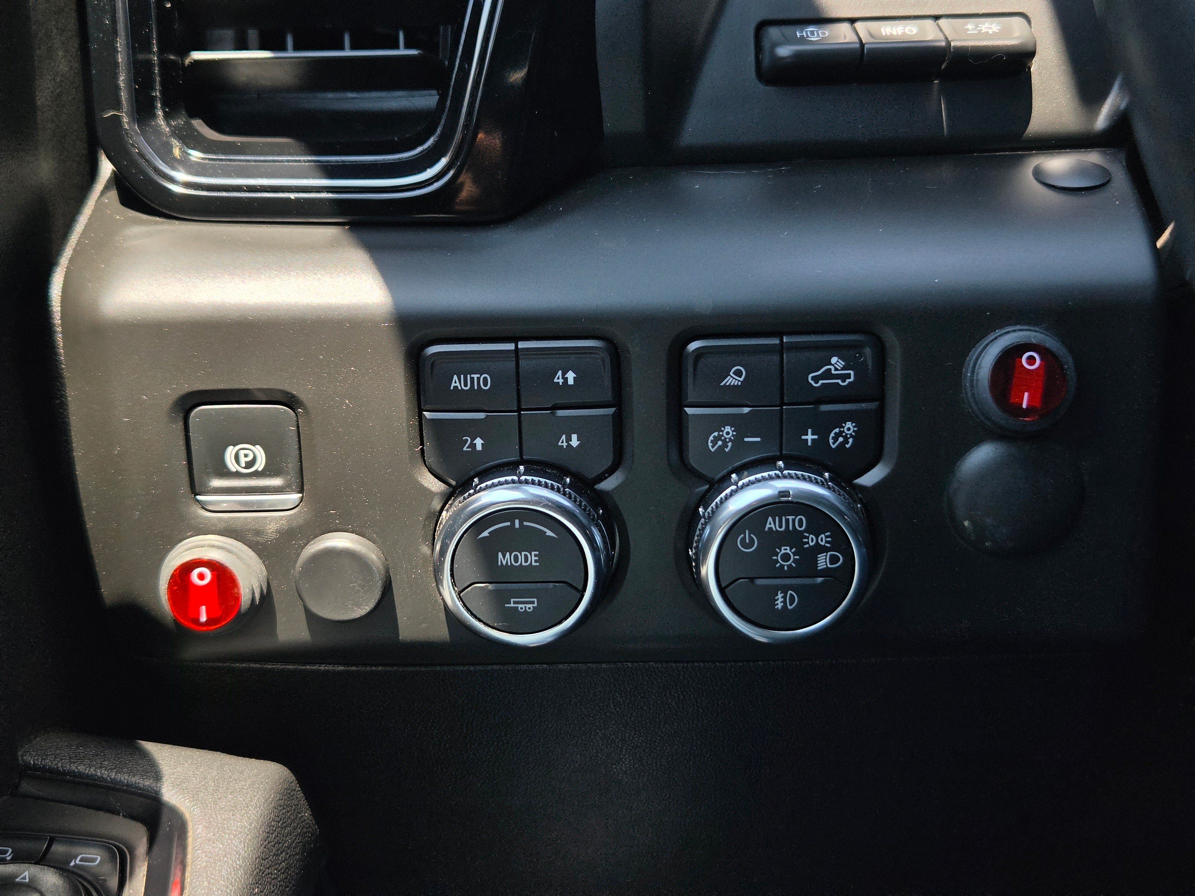 Used 2025 GMC Sierra 2500 AT4 w/ AT4 Premium Plus Package AWD/4WD image 38