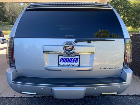 Used 2013 Cadillac Escalade Premium AWD/4WD image 4