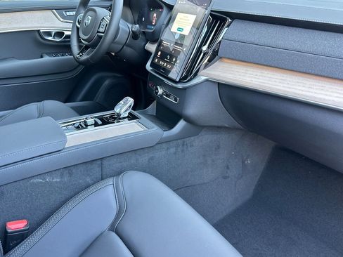 Certified 2025 Volvo XC90 B6 Core w/ Protection Package Premier image 18