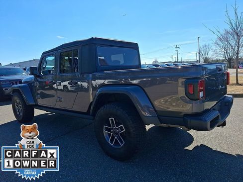 Used 2022 Jeep Gladiator Willys image 4