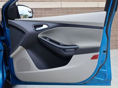 Used 2014 Ford Focus SE FWD image 25