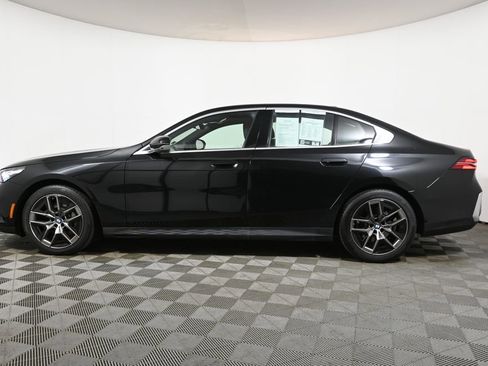 Used 2024 BMW 530i xDrive AWD/4WD image 2