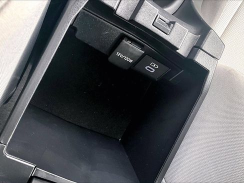 Used 2024 Toyota Corolla Cross L image 30