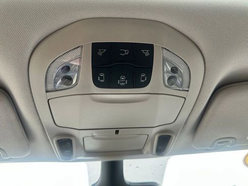 Used 2024 Chrysler Pacifica Limited image 33