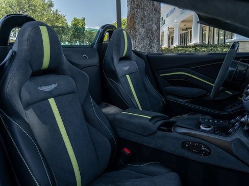 Used 2022 Aston Martin V8 Vantage Roadster RWD image 22