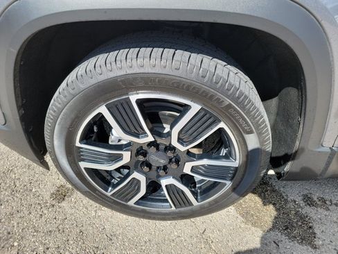 Used 2021 GMC Acadia SLT w/ Elevation Edition FWD image 9