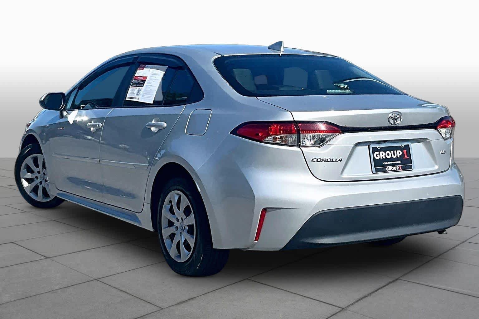 Used 2025 Toyota Corolla LE FWD image 12