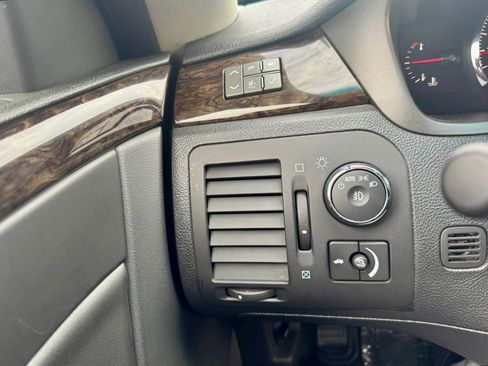 Used 2011 Cadillac DTS Limousine image 37