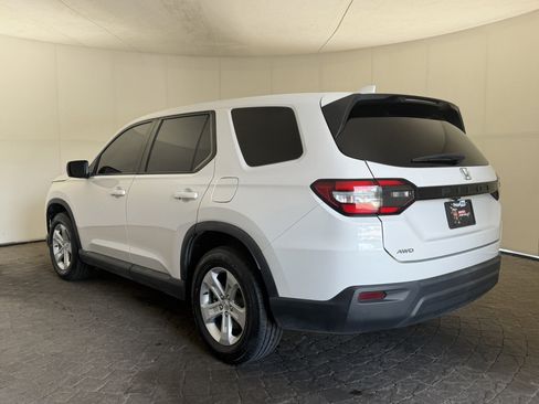 Used 2023 Honda Pilot LX image 5