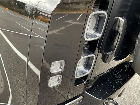 Used 2025 Land Rover Defender 110 V8 image 23