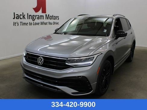 Certified 2022 Volkswagen Tiguan SE R-Line image 1