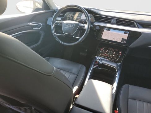 Used 2024 Audi Q8 e-tron Premium Plus image 10