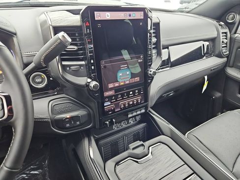 New 2026 RAM 2500 Limited AWD/4WD image 19