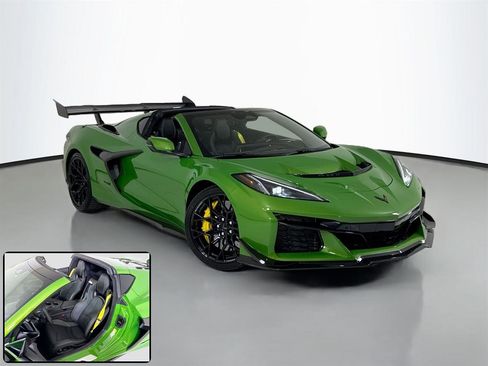 Used 2026 Chevrolet Corvette ZR1 w/ ZR1 Carbon Fiber Aero Package RWD image 2