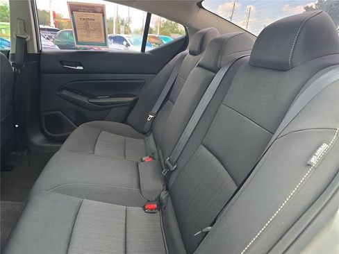 Used 2022 Nissan Altima 2.5 SV AWD/4WD image 13